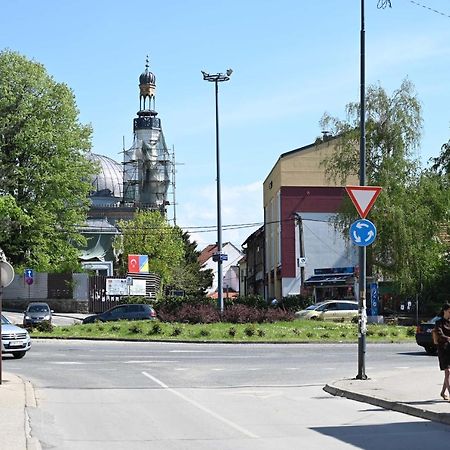 Elem Apartmani Skver Тузла Экстерьер фото